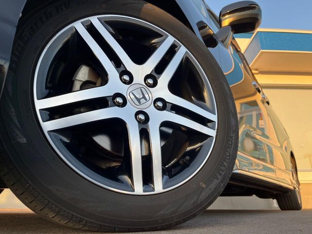 �y����17�C���`�A���~�z�C�[���z�O�ςɃ}�b�`���������A���~�z�C�[���𑕒����Ă���܂��B�e��ЊO�A���~�z�C�[����A�X�^�b�h���X�^�C�����戵�����Ă���܂��B���񂲑��k����������