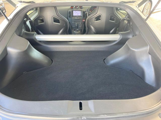 ���i�̂���������ʋ΁A���}���ɏ\���ȉ׎��X�y�[�X���m�ۂ��Ă���܂��B