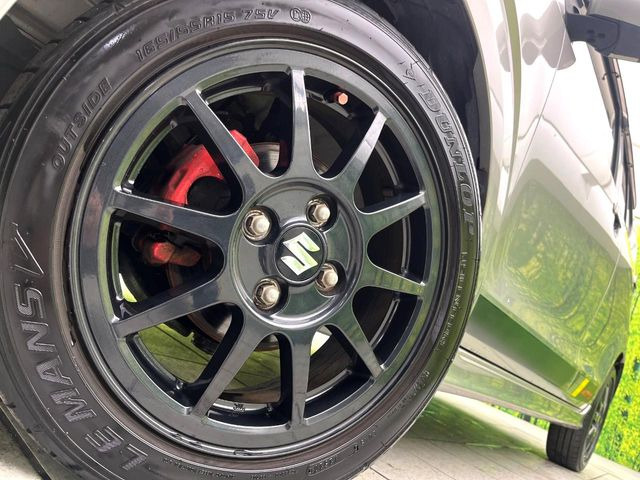 �y����15�C���`�A���~�z�C�[���z�O�ςɃ}�b�`���������A���~�z�C�[���𑕒����Ă���܂��B�e��ЊO�A���~�z�C�[����A�X�^�b�h���X�^�C�����戵�����Ă���܂��B���񂲑��k����������