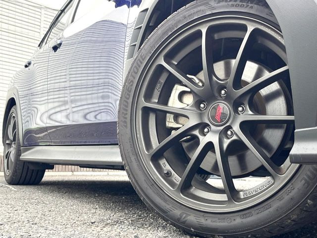 �y�����A���~�z�C�[���z�O�ςɃ}�b�`���������A���~�z�C�[���𑕒����Ă���܂��B�e��ЊO�A���~�z�C�[����A�X�^�b�h���X�^�C�����戵�����Ă���܂��B���񂲑��k����������