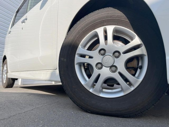 �y����13�C���`�A���~�z�C�[���z�O�ςɃ}�b�`���������A���~�z�C�[���𑕒����Ă���܂��B�e��ЊO�A���~�z�C�[����A�X�^�b�h���X�^�C�����戵�����Ă���܂��B���񂲑��k����������