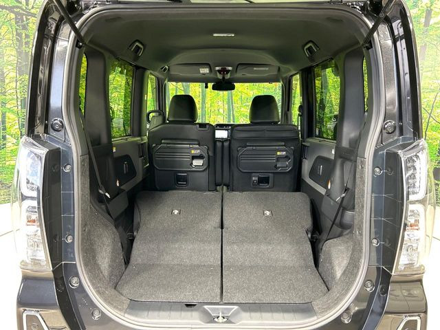 ���i�̂���������ʋ΁A���}���ɏ\���ȉ׎��X�y�[�X���m�ۂ��Ă���܂��B�Z�J���h�V�[�g��|���ƁA�傫�ȉו��̐ύڂ��\�ł���