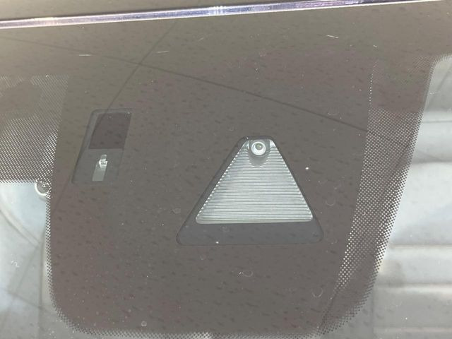 �y�X�}�[�g�u���[�L�T�|�[�g�z���s���ɑO���̎ԗ�����F�����A�Փ˂������Ȏ��͌x��ƃu���[�L�ŏՓˉ���Ɣ�Q�y�����A�V�X�g�B�����S�Ƀh���C�u�����y���݂��������܂��B