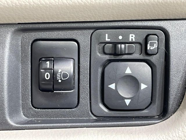 �y�d���i�[�~���[�z�T�C�h�~���[�͓d���i�[���ƂȂ��Ă���A�������ԏ�ł��L�Y�������X�N��}�����܂��B