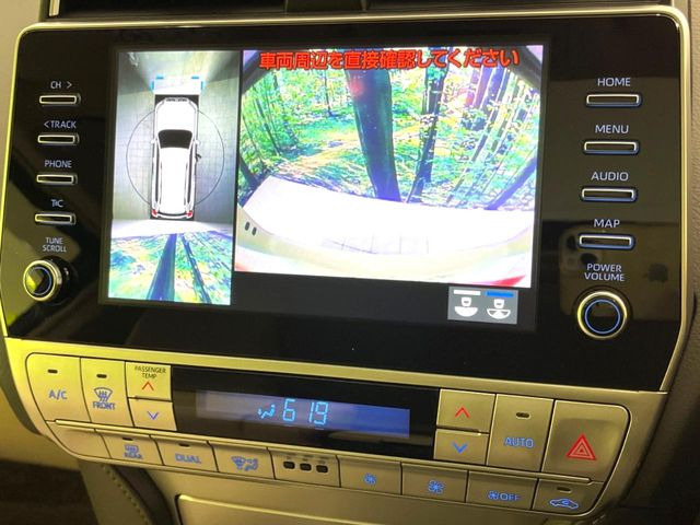 【パノラミックビューモニター】専用のカメラにより、上から見下ろしたような視点で360度クルマの周囲を確認することができます☆死角部分も確認しやすく、狭い場所での切り返しや駐車もスムーズに行えます。