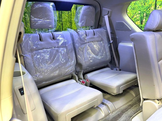 3列目シートはもちろん状態良好☆大人でもゆったりと座って頂けますので、大人数でのお出かけもラクラクです♪ご家族で、気の知れた仲間で、ドライブに行くのが楽しみですね♪