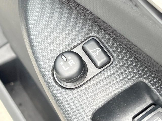 �y�d���i�[�~���[�z�T�C�h�~���[�͓d���i�[���ƂȂ��Ă���A�������ԏ�ł��L�Y�������X�N��}�����܂��B