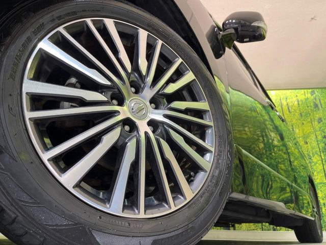 �y����18�C���`�A���~�z�C�[���z�O�ςɃ}�b�`���������A���~�z�C�[���𑕒����Ă���܂��B�e��ЊO�A���~�z�C�[����A�X�^�b�h���X�^�C�����戵�����Ă���܂��B���񂲑��k����������