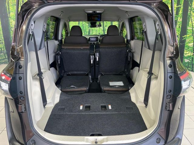 ���i�̂���������ʋ΁A���}���ɏ\���ȉ׎��X�y�[�X���m�ۂ��Ă���܂��B�Z�J���h�V�[�g��|���ƁA�傫�ȉו��̐ύڂ��\�ł���