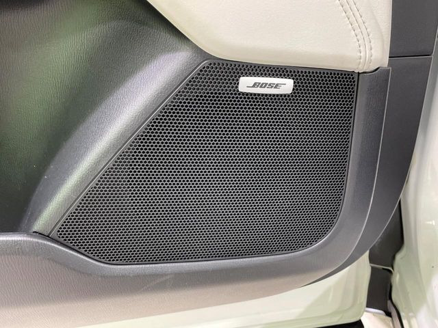 �yBOSE�T�E���h�V�X�e���z���[�J�[�I�v�V�����̍��i�ʃT�E���h�V�X�e���𓋍ځB��p�̃`���[�j���O���{���ꂽ�召�l�X�ȃX�s�[�J�[����ǎ��ȃT�E���h���t�ł��A�Տꊴ���ӂ�鉹����Ԃ����o���܂��B