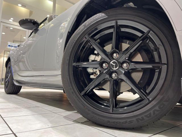 �y����16�C���`�A���~�z�C�[���z�O�ςɃ}�b�`���������A���~�z�C�[���𑕒����Ă���܂��B�e��ЊO�A���~�z�C�[����A�X�^�b�h���X�^�C�����戵�����Ă���܂��B���񂲑��k����������