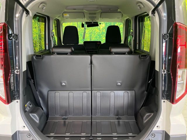 ���i�̂���������ʋ΁A���}���ɏ\���ȉ׎��X�y�[�X���m�ۂ��Ă���܂��B�Z�J���h�V�[�g��|���ƁA�傫�ȉו��̐ύڂ��\�ł���