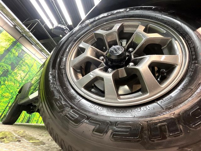 �y����15�C���`�A���~�z�C�[���z�O�ςɃ}�b�`���������A���~�z�C�[���𑕒����Ă���܂��B�e��ЊO�A���~�z�C�[����A�X�^�b�h���X�^�C�����戵�����Ă���܂��B���񂲑��k����������