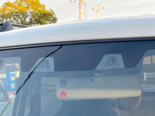 �y�X�}�[�g�u���[�L�T�|�[�g�z���s���ɑO���̎ԗ�����F�����A�Փ˂������Ȏ��͌x��ƃu���[�L�ŏՓˉ���Ɣ�Q�y�����A�V�X�g�B�����S�Ƀh���C�u�����y���݂��������܂��B