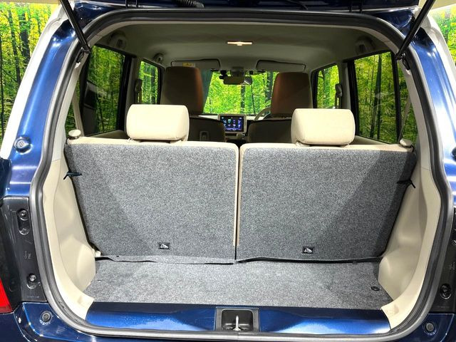 ���i�̂���������ʋ΁A���}���ɏ\���ȉ׎��X�y�[�X���m�ۂ��Ă���܂��B�Z�J���h�V�[�g��|���ƁA�傫�ȉו��̐ύڂ��\�ł���