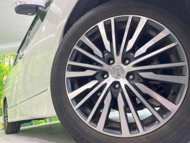 �y����18�C���`�A���~�z�C�[���z�O�ςɃ}�b�`���������A���~�z�C�[���𑕒����Ă���܂��B�e��ЊO�A���~�z�C�[����A�X�^�b�h���X�^�C�����戵�����Ă���܂��B���񂲑��k����������