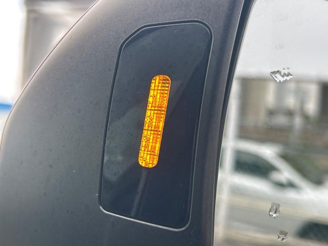 �y�����r�[�N���f�B�e�B�N�V�����z���s���A�h�A�~���[�̎��p�ɂȂ�₷���ӏ��Ɍ㑱�Ԃ��ڋ߂���ƃT�C�h�~���[�t�߂Ɍx����\���A�h���C�o�[�ɒ��ӊ��N�ƁA����̍ۂ̓n���h��������A�V�X�g�����܂��B