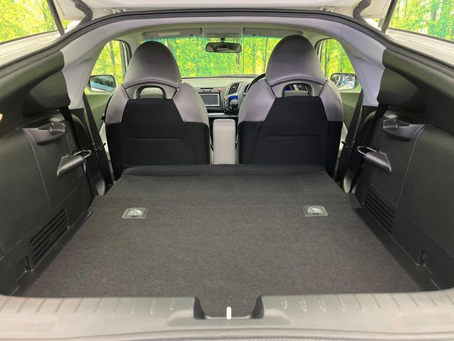 ���i�̂���������ʋ΁A���}���ɏ\���ȉ׎��X�y�[�X���m�ۂ��Ă���܂��B�Z�J���h�V�[�g��|���ƁA�傫�ȉו��̐ύڂ��\�ł���