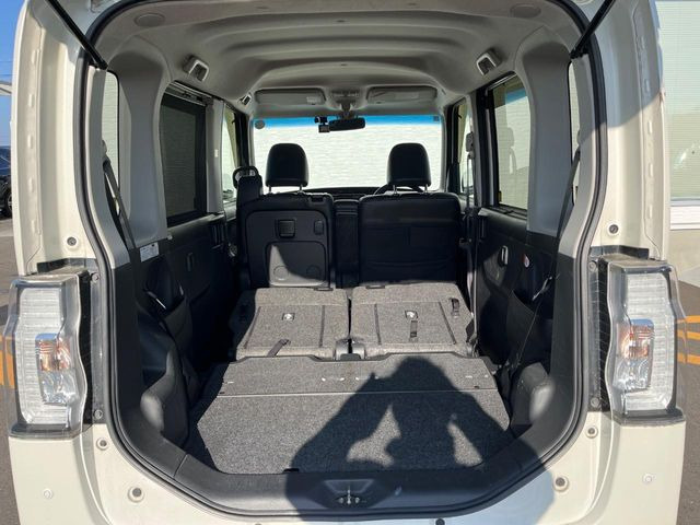 ���i�̂���������ʋ΁A���}���ɏ\���ȉ׎��X�y�[�X���m�ۂ��Ă���܂��B�Z�J���h�V�[�g��|���ƁA�傫�ȉו��̐ύڂ��\�ł���