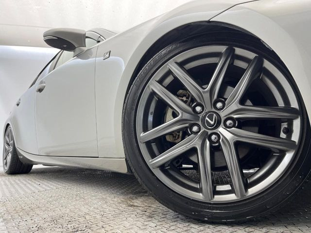 �y����18�C���`�A���~�z�C�[���z�O�ςɃ}�b�`���������A���~�z�C�[���𑕒����Ă���܂��B�e��ЊO�A���~�z�C�[����A�X�^�b�h���X�^�C�����戵�����Ă���܂��B���񂲑��k����������