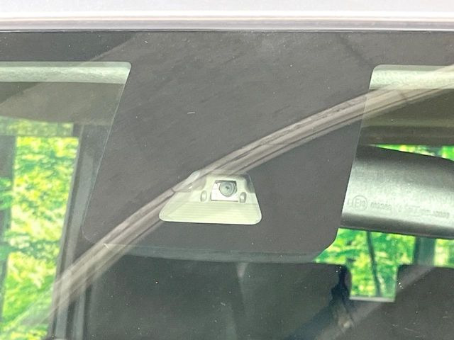 �y�X�}�[�g�A�V�X�g�z���s���ɑO���̎ԗ�����F�����A�Փ˂������Ȏ��͌x��ƃu���[�L�ŏՓˉ���Ɣ�Q�y�����A�V�X�g�B�����S�Ƀh���C�u�����y���݂��������܂��B