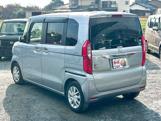 ���X�ł͌y�����Ԃ��畁�ʎԂ܂ŕ��L���I�[�����[�J�[�̎Ԏ�E�F�E�O���[�h��L�x�ɑ����Ă���܂��B