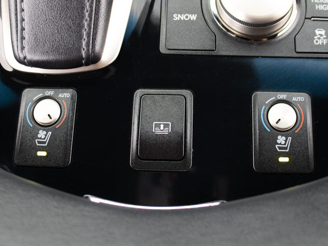 ★快適エアシート&シートヒーターを装備しています!高級車ならではの装備です!シートが暖まる機能!シートから冷風が出る機能!どちらも付いています!!寒い冬も、暑い夏も快適にご乗車頂けますよ!!