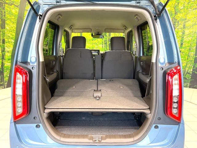 ���i�̂���������ʋ΁A���}���ɏ\���ȉ׎��X�y�[�X���m�ۂ��Ă���܂��B�Z�J���h�V�[�g��|���ƁA�傫�ȉו��̐ύڂ��\�ł���