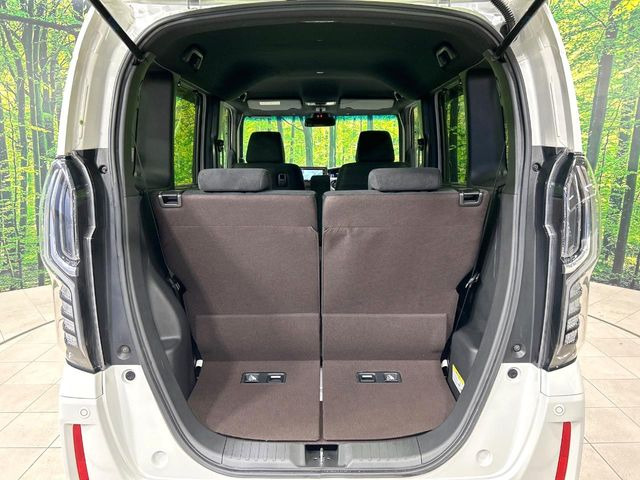 ���i�̂���������ʋ΁A���}���ɏ\���ȉ׎��X�y�[�X���m�ۂ��Ă���܂��B�Z�J���h�V�[�g��|���ƁA�傫�ȉו��̐ύڂ��\�ł���