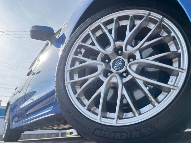 �y�����I�v�V����18�C���`�A���~�z�C�[���z�����I�v�V�����z�C�[���𑕒��B���s���\�̌���ɉ����A�O�ς����X�^�C���b�V���ɂȂ��Ă��܂��B