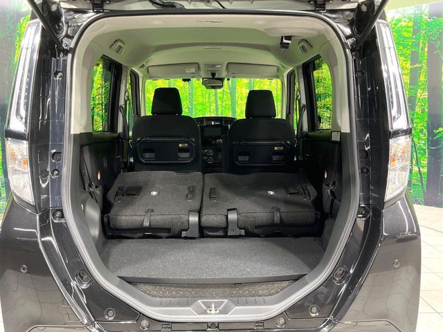 ���i�̂���������ʋ΁A���}���ɏ\���ȉ׎��X�y�[�X���m�ۂ��Ă���܂��B�Z�J���h�V�[�g��|���ƁA�傫�ȉו��̐ύڂ��\�ł���