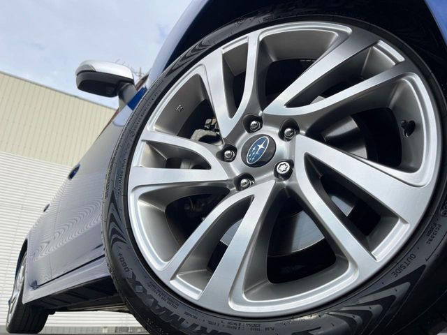 �y����18�C���`�A���~�z�C�[���z�O�ςɃ}�b�`���������A���~�z�C�[���𑕒����Ă���܂��B�e��ЊO�A���~�z�C�[����A�X�^�b�h���X�^�C�����戵�����Ă���܂��B���񂲑��k����������