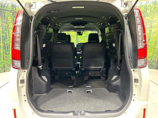 ���i�̂���������ʋ΁A���}���ɏ\���ȉ׎��X�y�[�X���m�ۂ��Ă���܂��B�Z�J���h�V�[�g��|���ƁA�傫�ȉו��̐ύڂ��\�ł���