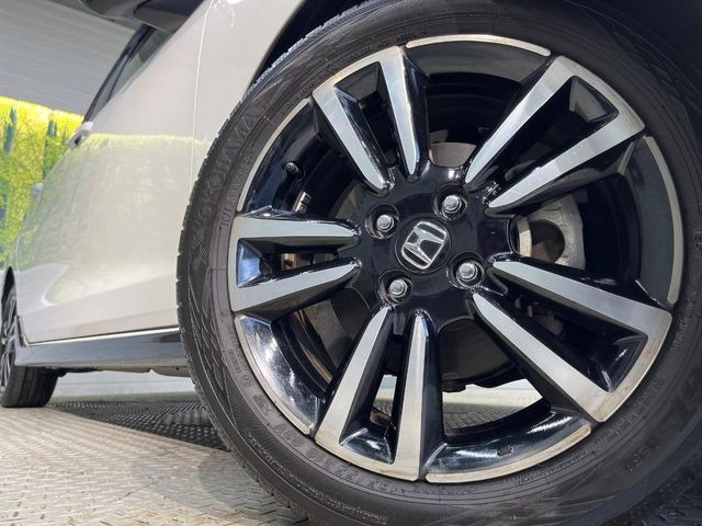 �y����16�C���`�A���~�z�C�[���z�O�ςɃ}�b�`���������A���~�z�C�[���𑕒����Ă���܂��B�e��ЊO�A���~�z�C�[����A�X�^�b�h���X�^�C�����戵�����Ă���܂��B���񂲑��k����������