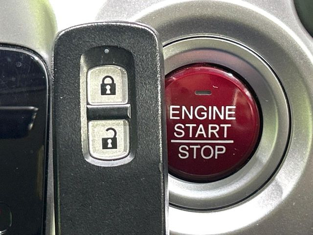 �yHonda�X�}�[�g�L�[�z�J�o����|�P�b�g�ɓ��ꂽ�܂܂ł��h�A�̎{���E�������\�ȃX�}�[�g�L�[�𑕔��B�G���W���̃I���E�I�t�����J�M�����o���K�v����������Ƃ��Ă��֗��ł���