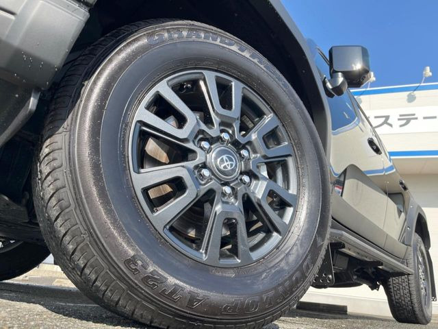 �y����18�C���`�A���~�z�C�[���z�O�ςɃ}�b�`���������A���~�z�C�[���𑕒����Ă���܂��B�e��ЊO�A���~�z�C�[����A�X�^�b�h���X�^�C�����戵�����Ă���܂��B���񂲑��k����������