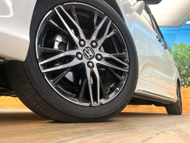 �y18�C���`�A���~�z�C�[���z�O�ςɃ}�b�`�����A���~�z�C�[���𑕒����Ă���܂��B�e��A���~�z�C�[����A�X�^�b�h���X�^�C�����戵�����Ă���܂��B���񂲑��k����������