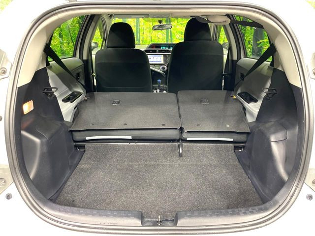 ���i�̂���������ʋ΁A���}���ɏ\���ȉ׎��X�y�[�X���m�ۂ��Ă���܂��B�Z�J���h�V�[�g��|���ƁA�傫�ȉו��̐ύڂ��\�ł���