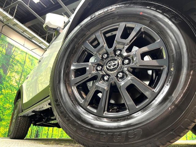 �y����18�C���`�A���~�z�C�[���z�O�ςɃ}�b�`���������A���~�z�C�[���𑕒����Ă���܂��B�e��ЊO�A���~�z�C�[����A�X�^�b�h���X�^�C�����戵�����Ă���܂��B���񂲑��k����������