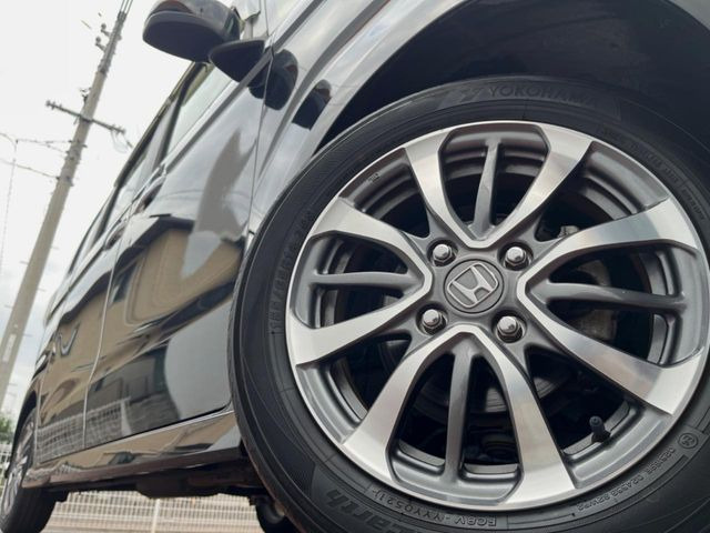 �y����14�C���`�A���~�z�C�[���z�O�ςɃ}�b�`���������A���~�z�C�[���𑕒����Ă���܂��B�e��ЊO�A���~�z�C�[����A�X�^�b�h���X�^�C�����戵�����Ă���܂��B���񂲑��k����������