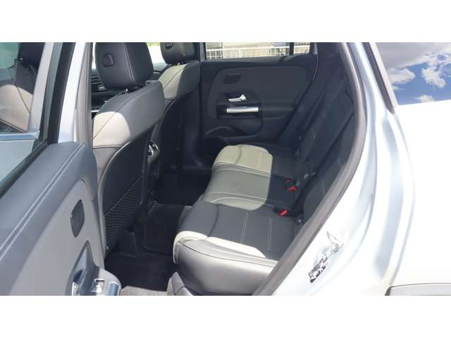 GLAクラスGLA200d 4マチック AMGライン 4WD