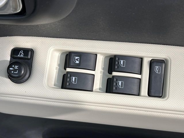 �y�d���i�[�~���[�z�T�C�h�~���[�͓d���i�[���ƂȂ��Ă���A�������ԏ�ł��L�Y�������X�N��}�����܂��B