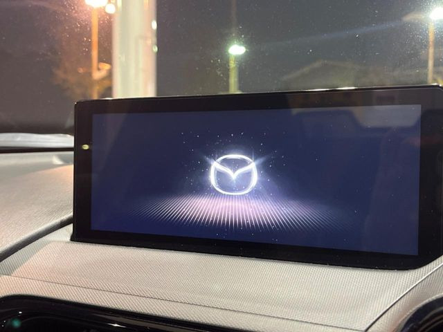 �y11�C���`�}�c�_�R�l�N�g�z�ԓ��̕��͋C�Ƀ}�b�`������^�̃f�B�X�v���C�B�X�}�z�ڑ��ł̃i�r�g�p��Bluetooth�Đ����A�l�X�ȋ@�\���y���߂܂��B�����I�ȃ_�C�������삪�\�ŁA�g��������ǍD�ł��B