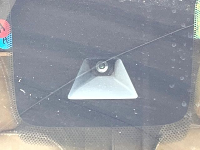 �y�C���e���W�F���g�G�}�[�W�F���V�[�u���[�L�z�t�����g�J�����őO���̎ԗ�����s�҂����m�B�Փ˂������Ȏ��͏Փ˔�Q�y���u���[�L���쓮�A�Փˉ�����T�|�[�g�B�����S�Ƀh���C�u�����y���݂��������܂��B