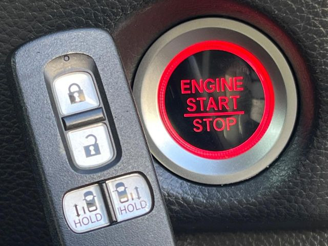 �yHonda�X�}�[�g�L�[�z�J�o����|�P�b�g�ɓ��ꂽ�܂܂ł��h�A�̎{���E�������\�ȃX�}�[�g�L�[�𑕔��B�G���W���̃I���E�I�t�����J�M�����o���K�v����������Ƃ��Ă��֗��ł���