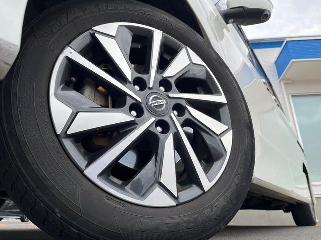 �y�����C���`�A���~�z�C�[���z�O�ςɃ}�b�`���������A���~�z�C�[���𑕒����Ă���܂��B�e��ЊO�A���~�z�C�[����A�X�^�b�h���X�^�C�����戵�����Ă���܂��B���񂲑��k����������