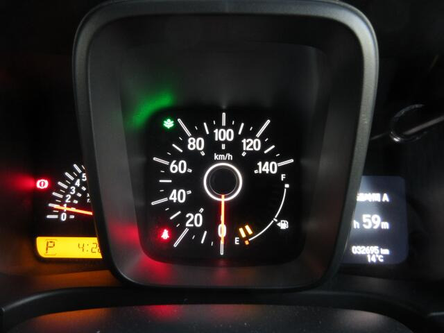 �V���v���Ō��₷���f�U�C���̃��[�^�[�p�l���ł��B�Ԃ̏�񂪕\�������厖�ȏꏊ�����炱�����₷������؂ł��ˁB