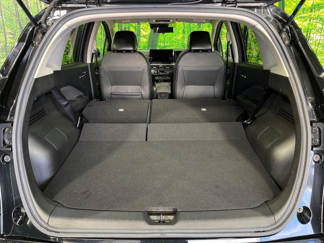 ���i�̂���������ʋ΁A���}���ɏ\���ȉ׎��X�y�[�X���m�ۂ��Ă���܂��B�Z�J���h�V�[�g��|���ƁA�傫�ȉו��̐ύڂ��\�ł���