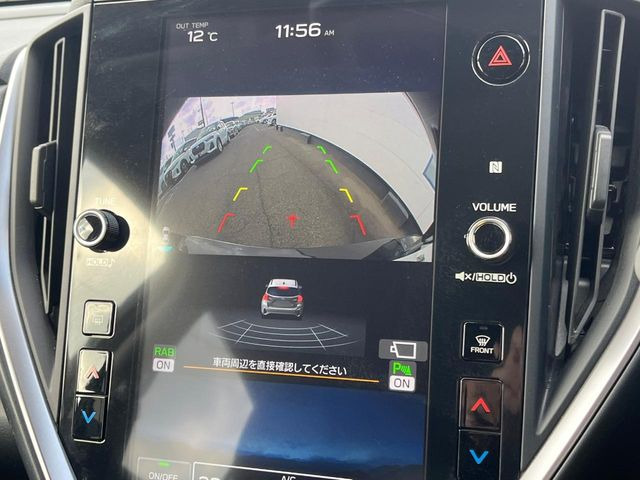 �y�}���`�e���C�����j�^�[�z�Ԃ̃t�����g��T�C�h�̃J�����摜�𓯎��Ƀ��j�^�[�\�����邱�ƂŁA���H�⋷�����𑖍s���ł����͂̏󋵊m�F���ł����S!�{�iSUV�ɂ��ꂵ�������ł���