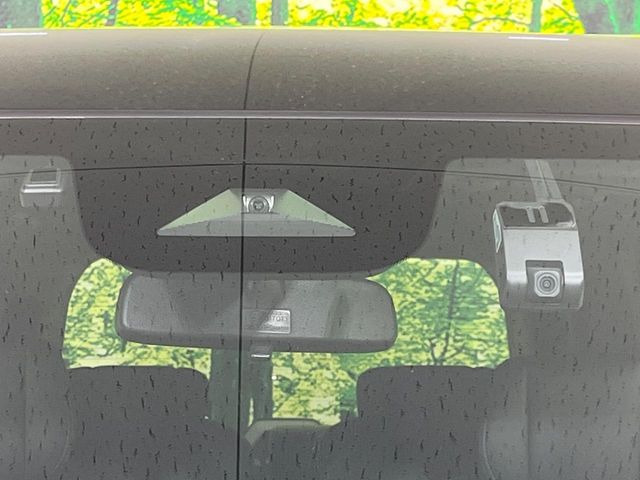 �y�z���_�Z���V���O�z���s���ɑO���̎ԗ�����F�����A�Փ˂������Ȏ��͌x��ƃu���[�L�ŏՓˉ���Ɣ�Q�y�����A�V�X�g�B�����S�Ƀh���C�u�����y���݂��������܂��B